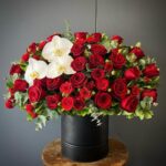 باکس گل رز و ارکیده سفید