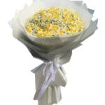 دسته گل سفید و زرد مینیمال با بسته بندی شیک مناسب هدیه