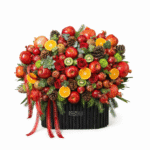 سبد گل و میوه لوکس با گل رز قرمز و میوه های تازه
