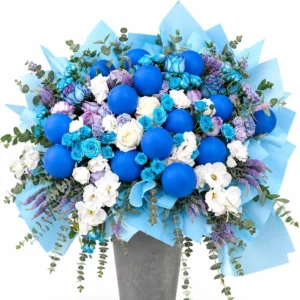 باکس گل و بادکنک آبی با عروسک برای تولد